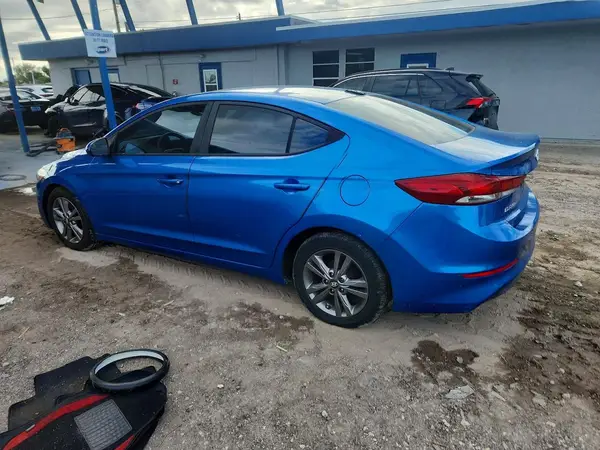 5NPD84LF4HH061805 2017 HYUNDAI ELANTRA - Image 2