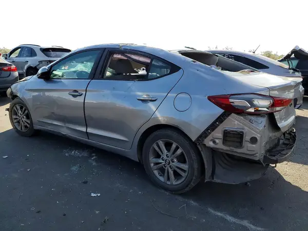 5NPD84LF4HH070682 2017 HYUNDAI ELANTRA - Image 2