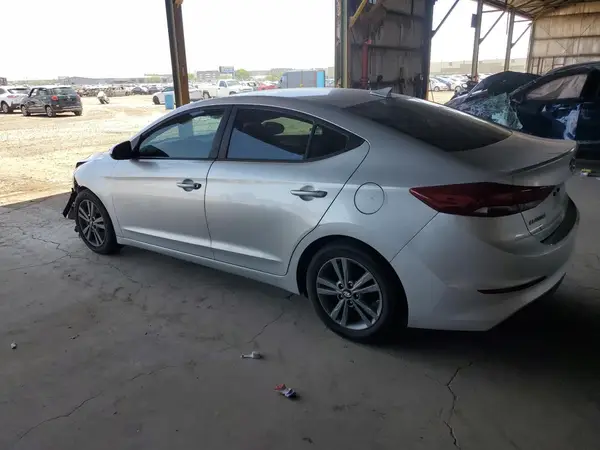 5NPD84LF4HH137538 2017 HYUNDAI ELANTRA - Image 2