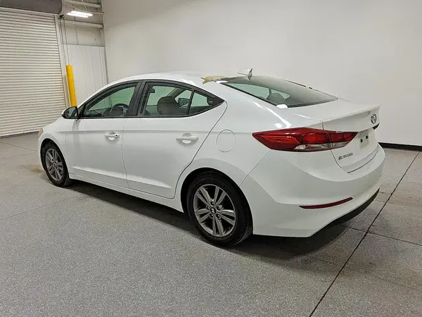 5NPD84LF4HH153710 2017 HYUNDAI ELANTRA - Image 2