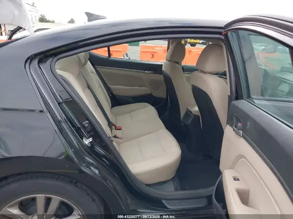 5NPD84LF4HH182981 2017 HYUNDAI ELANTRA - Image 8