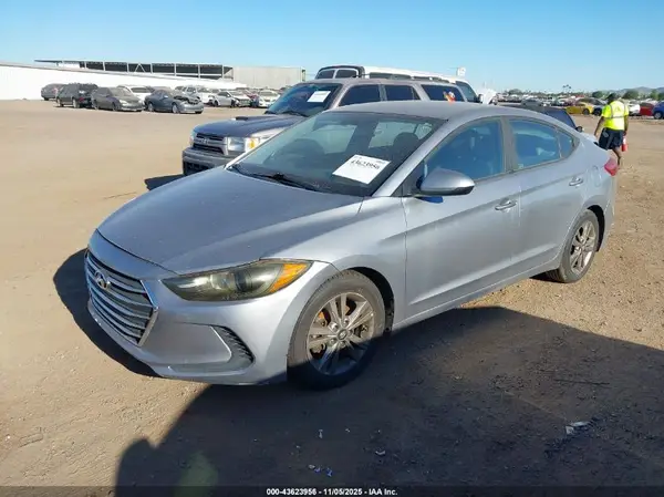 5NPD84LF4HH187470 2017 HYUNDAI ELANTRA - Image 2