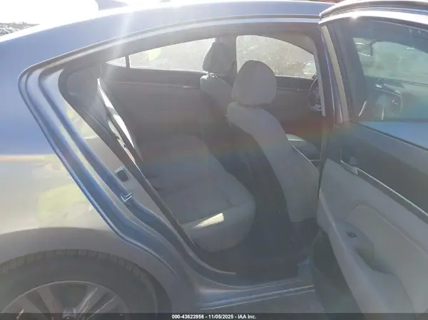 5NPD84LF4HH187470 2017 HYUNDAI ELANTRA - Image 8
