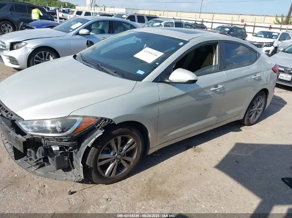 5NPD84LF4HH208236 2017 HYUNDAI ELANTRA - Image 2