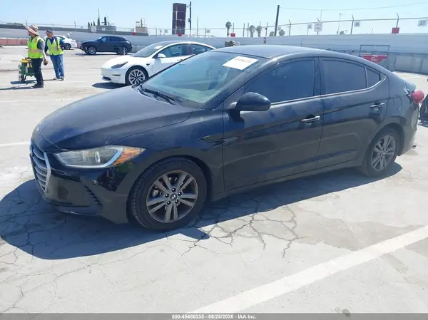5NPD84LF4JH214821 2018 HYUNDAI ELANTRA - Image 2