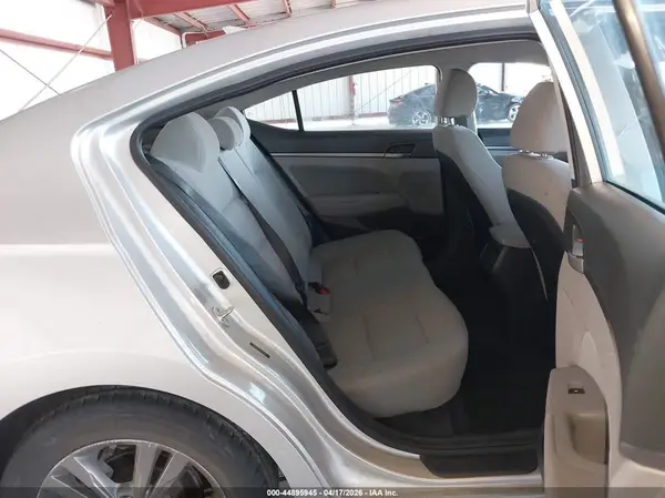 5NPD84LF4JH215385 2018 HYUNDAI ELANTRA - Image 8