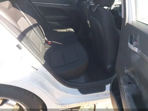 5NPD84LF4JH217492 2018 HYUNDAI ELANTRA - Image 8