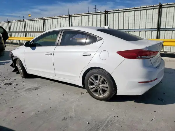 5NPD84LF4JH218819 2018 HYUNDAI ELANTRA - Image 2