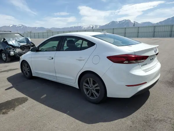5NPD84LF4JH228833 2018 HYUNDAI ELANTRA - Image 2
