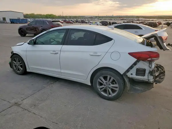 5NPD84LF4JH240111 2018 HYUNDAI ELANTRA - Image 2