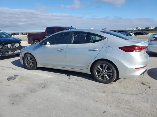 5NPD84LF4JH245504 2018 HYUNDAI ELANTRA - Image 2