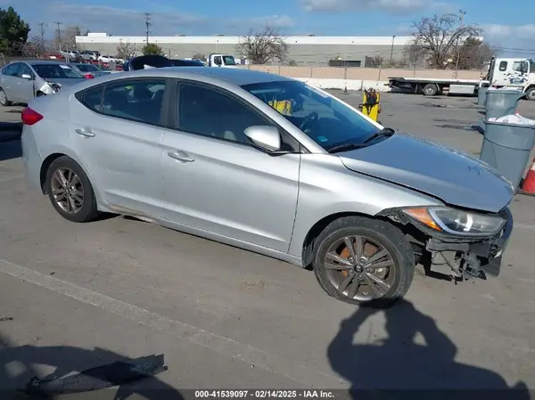 5NPD84LF4JH245941 2018 HYUNDAI ELANTRA - Image 1