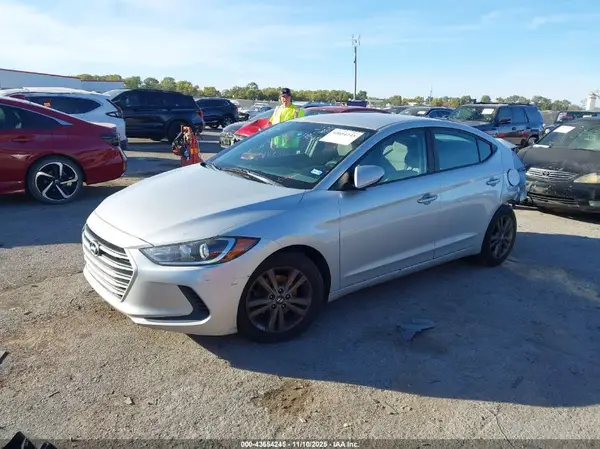 5NPD84LF4JH248337 2018 HYUNDAI ELANTRA - Image 2