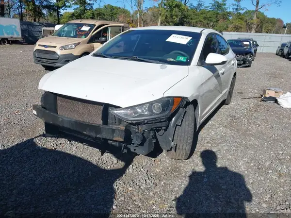 5NPD84LF4JH250587 2018 HYUNDAI ELANTRA - Image 2