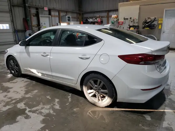 5NPD84LF4JH252825 2018 HYUNDAI ELANTRA - Image 2
