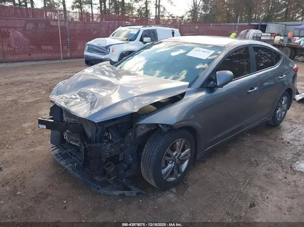 5NPD84LF4JH252890 2018 HYUNDAI ELANTRA - Image 2