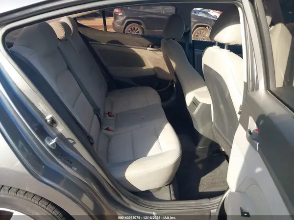 5NPD84LF4JH252890 2018 HYUNDAI ELANTRA - Image 8