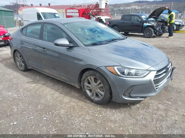 5NPD84LF4JH256101 2018 HYUNDAI ELANTRA - Image 1