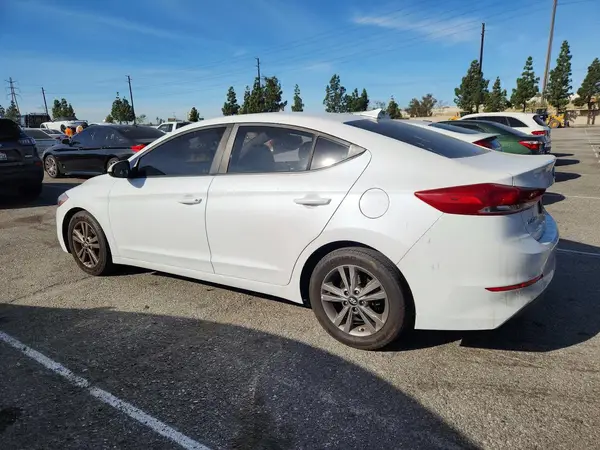 5NPD84LF4JH256468 2018 HYUNDAI ELANTRA - Image 2