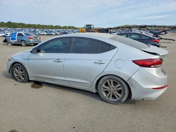 5NPD84LF4JH257488 2018 HYUNDAI ELANTRA - Image 2