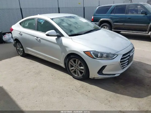 5NPD84LF4JH257765 2018 HYUNDAI ELANTRA - Image 1