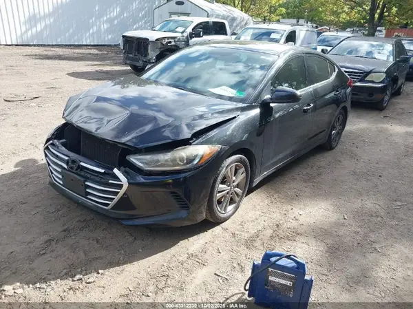 5NPD84LF4JH258561 2018 HYUNDAI ELANTRA - Image 2