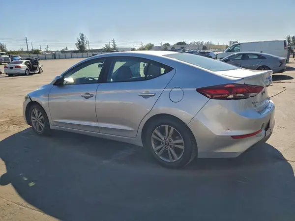 5NPD84LF4JH267793 2018 HYUNDAI ELANTRA - Image 2