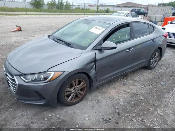 5NPD84LF4JH268393 2018 HYUNDAI ELANTRA - Image 2