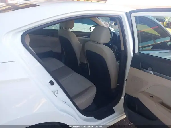 5NPD84LF4JH278812 2018 HYUNDAI ELANTRA - Image 8