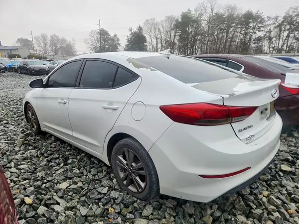 5NPD84LF4JH282147 2018 HYUNDAI ELANTRA - Image 2