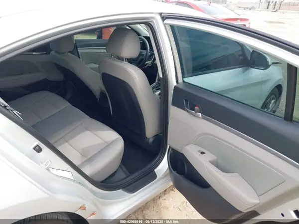 5NPD84LF4JH295884 2018 HYUNDAI ELANTRA - Image 8