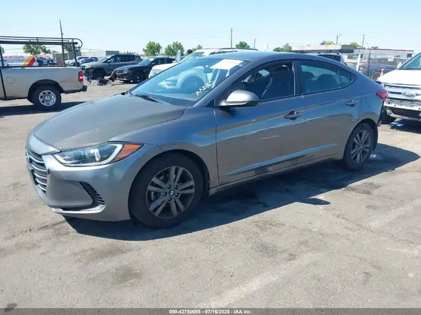 5NPD84LF4JH305684 2018 HYUNDAI ELANTRA - Image 2