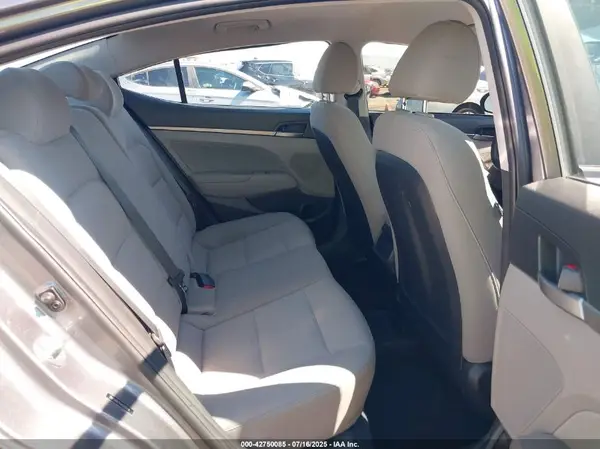 5NPD84LF4JH305684 2018 HYUNDAI ELANTRA - Image 8