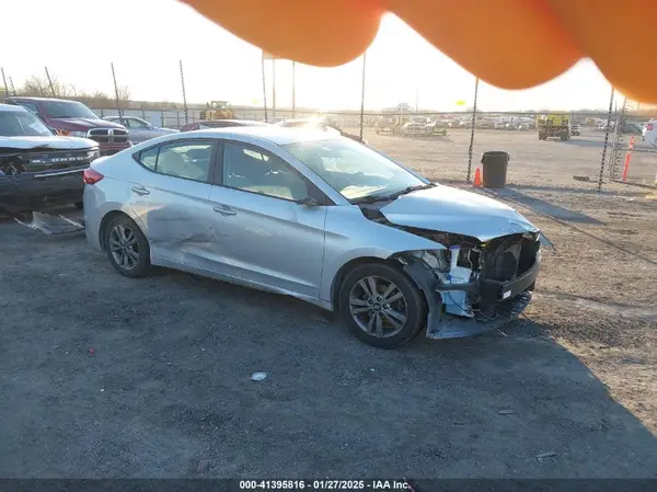 5NPD84LF4JH318709 2018 HYUNDAI ELANTRA - Image 1