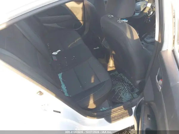 5NPD84LF4JH328527 2018 HYUNDAI ELANTRA - Image 8