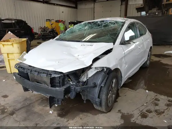 5NPD84LF4JH329340 2018 HYUNDAI ELANTRA - Image 2
