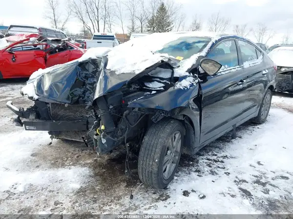 5NPD84LF4JH345067 2018 HYUNDAI ELANTRA - Image 2