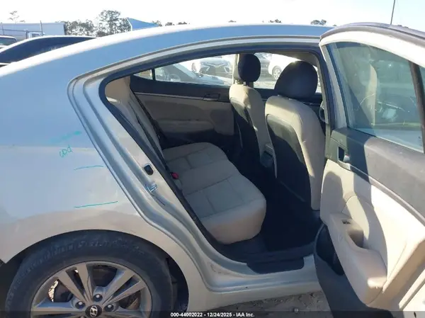 5NPD84LF4JH359499 2018 HYUNDAI ELANTRA - Image 8