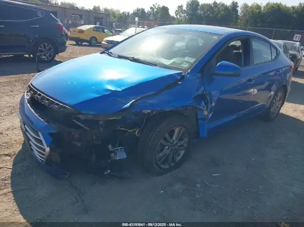 5NPD84LF4JH360068 2018 HYUNDAI ELANTRA - Image 2
