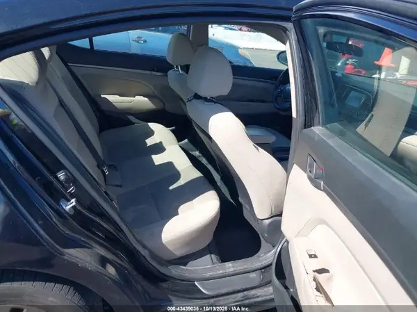 5NPD84LF4JH365657 2018 HYUNDAI ELANTRA - Image 8