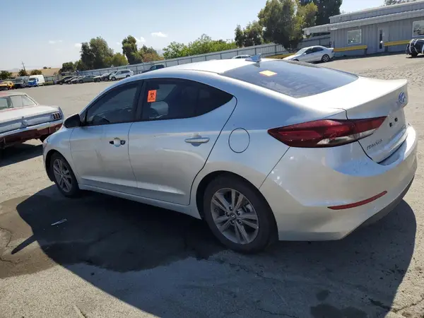 5NPD84LF4JH367599 2018 HYUNDAI ELANTRA - Image 2