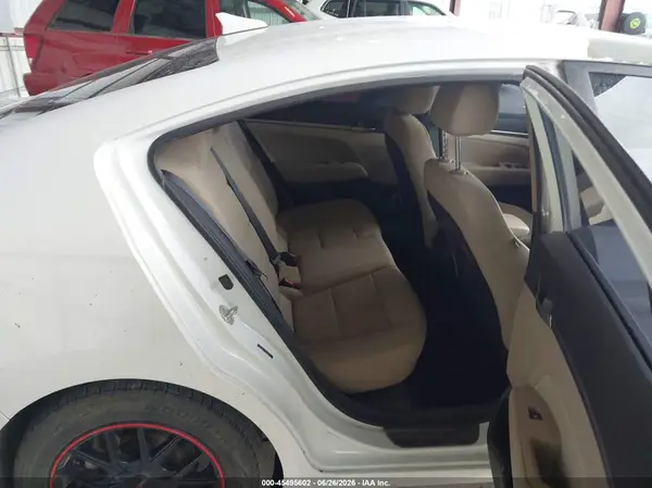 5NPD84LF4JH369028 2018 HYUNDAI ELANTRA - Image 8