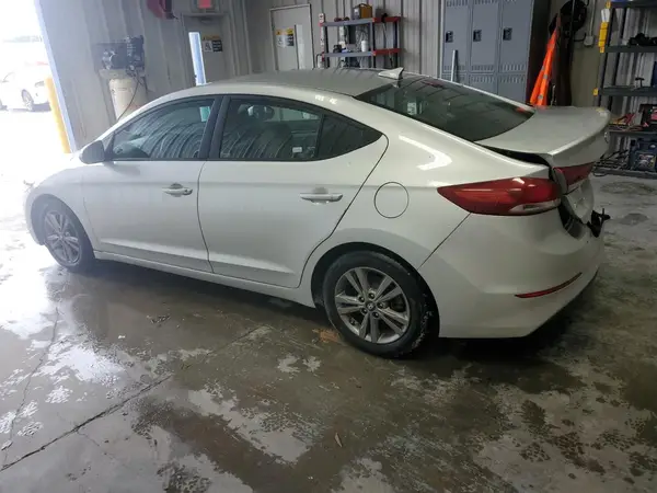 5NPD84LF4JH371765 2018 HYUNDAI ELANTRA - Image 2