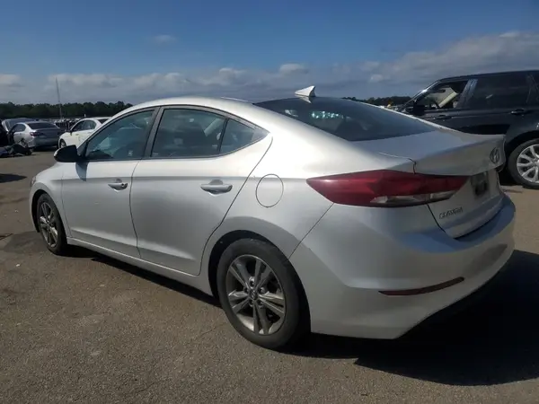 5NPD84LF4JH375511 2018 HYUNDAI ELANTRA - Image 2