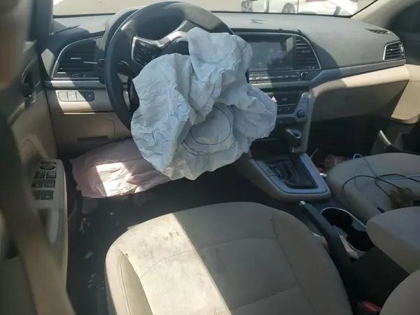 5NPD84LF4JH385987 2018 HYUNDAI ELANTRA - Image 8