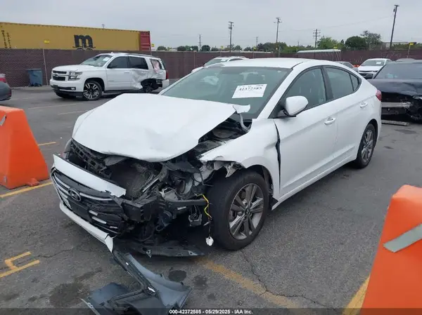 5NPD84LF4JH398772 2018 HYUNDAI ELANTRA - Image 2