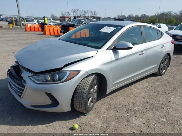 5NPD84LF4JH399825 2018 HYUNDAI ELANTRA - Image 2