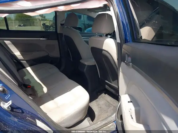 5NPD84LF4KH407665 2019 HYUNDAI ELANTRA - Image 8