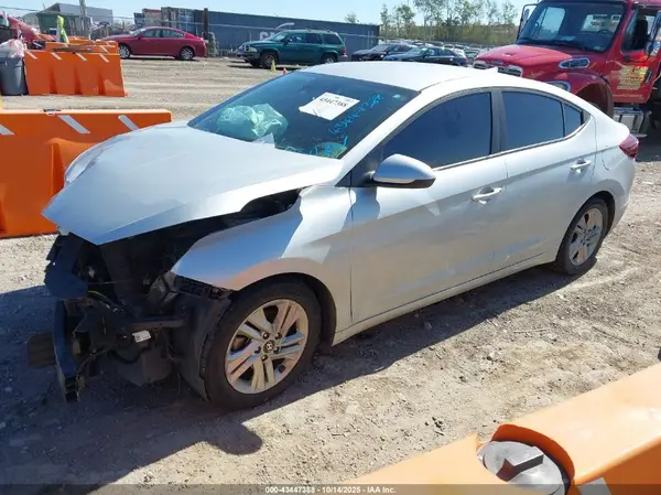 5NPD84LF4KH467056 2019 HYUNDAI ELANTRA - Image 2