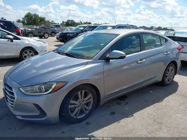 5NPD84LF5HH004951 2017 HYUNDAI ELANTRA - Image 2